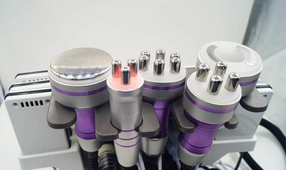 Purpurroter Rf Laser Lipo und Hohlraumbildungs-Maschine 6 in 1 Cellulite-fetter Abbau-Maschine